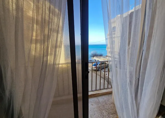 Case de vacanță Beachfront Bliss Qbajjar